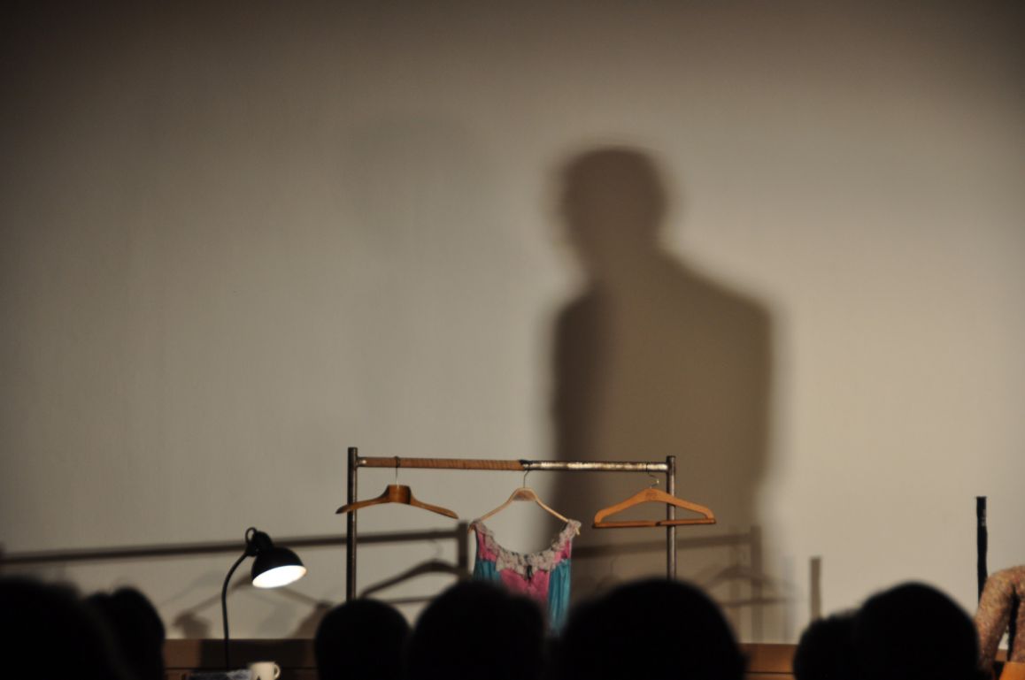 Michael Grunert mit "Schlachter-Tango" im Burgsaal der Wewelsburg